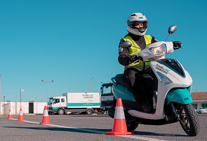 MOTOCICLETA CON CAMBIO AUTOMÁTICO: YAMAHA LTS125-C