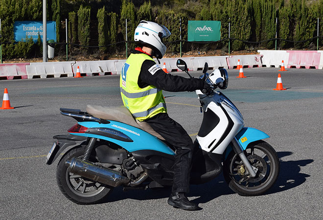 MOTOCICLETA CON CAMBIO AUTOMÁTICO: PIAGGIO BEBERLY 500