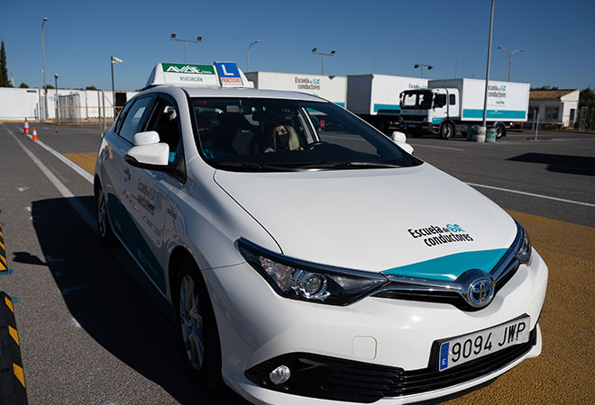 TURISMO CON CAMBIO AUTOMÁTICO: TOYOTA AURIS HYBRID